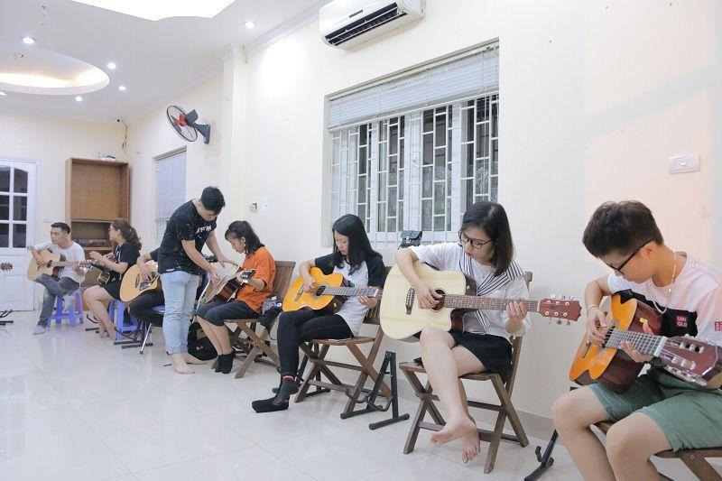 lớp học guitar điện tphcm