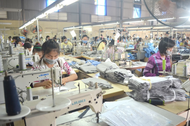 xưởng may gia công quần áo TPHCM