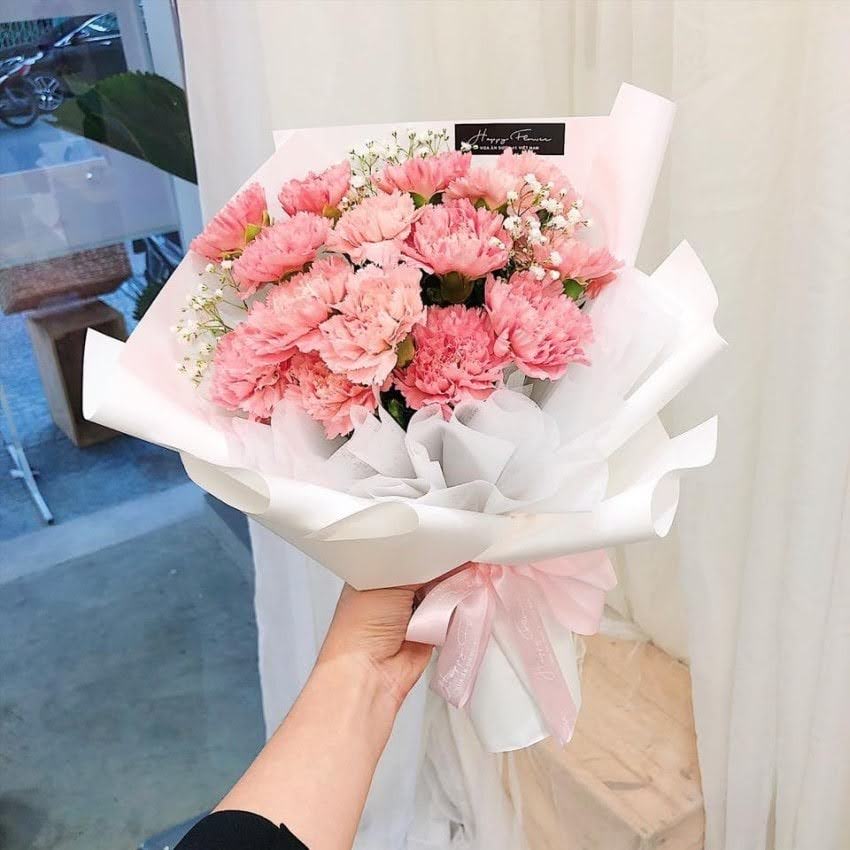 Bó hoa cẩm chướng màu hồng xinh xắn làm quà tốt nghiệp